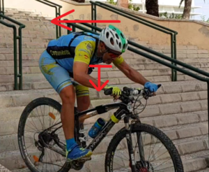 Técnica de descenso de escaleras en ciclismo de montaña - Bajar el centro de gravedad