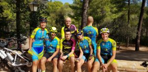 Grupeta comunitaria de ciclismo de carretera en La Marina en Sierra Espuña por Comunidad Biker MTB