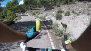Ciclismo de carretera con pajarón o picadura del pollo con plátano en Sierra Espuña por Comunidad Biker MTB