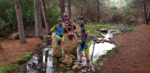Ciclistas de montaña en el nacimiento del Coto Cuadros por Comunidad Biker MTB