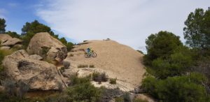Comunitario Alonsojpd rodando por la piedra virgen del Monte Arabí cerca de la Cueva del Mediodía por Comunidad Biker MTB