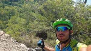 Escoba de bruja en pino en sendero del Aguilucho en sierra de Ricote por Comunidad Biker MTB