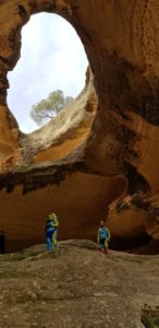 Interior de la Cueva del Mediodía en el Monte Arabí en Yecla por Comunidad Biker MTB