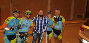 Visita al comunitario Picón tras su caída por Comunidad Biker MTB