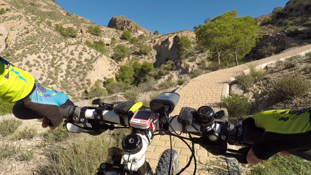 Ascenso del Scalextric en la sierra de la Navela por Comunidad Biker MTB