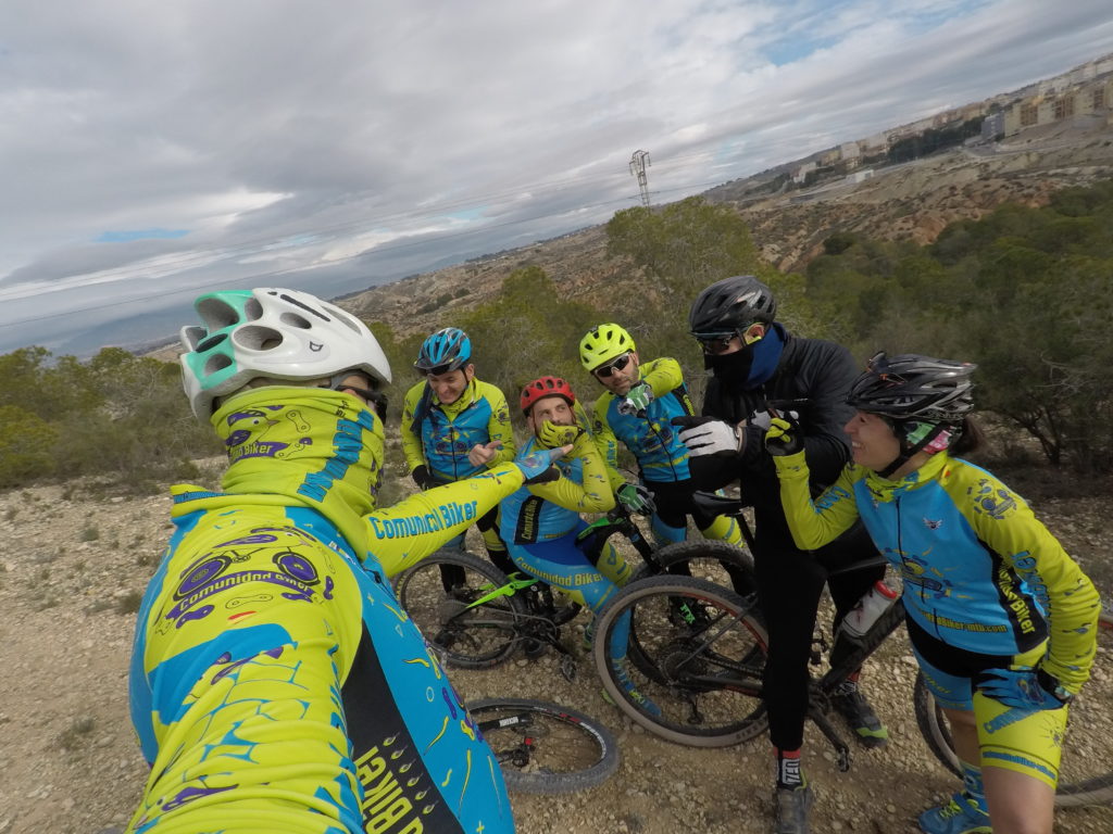 Ciclistas comunitarios haciendo el tonto en las Salinas de Molina por Comunidad Biker MTB