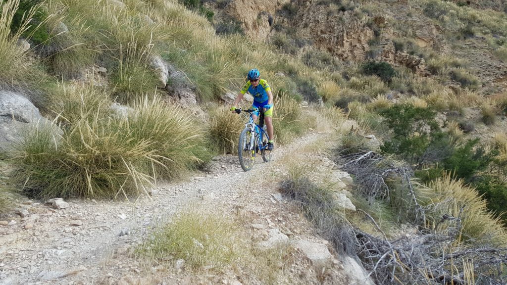 Descenso MTB BTT ciclismo de montaña en sendero del Martillo sierra de la Navela por Comunidad Biker MTB