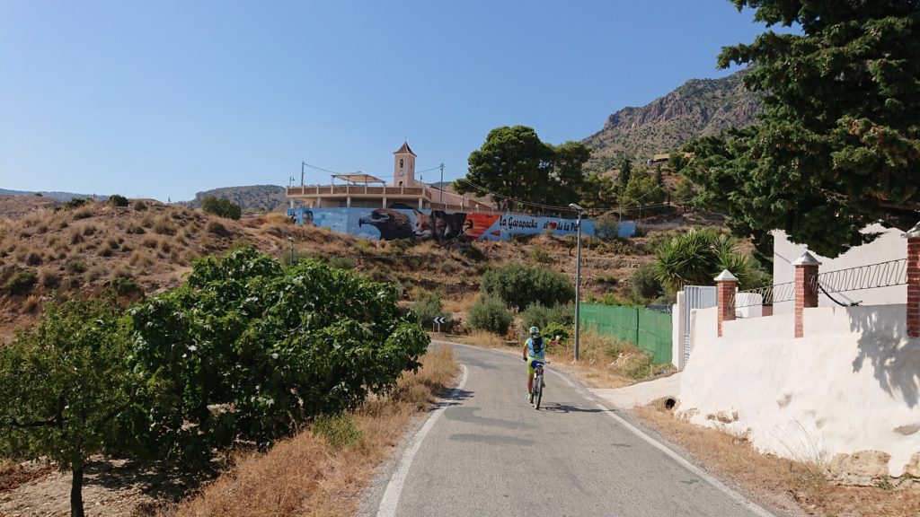 Llegada a la Garapacha de Fortuna tras ruta extrema de ciclismo de montaña por Comunidad Biker MTB