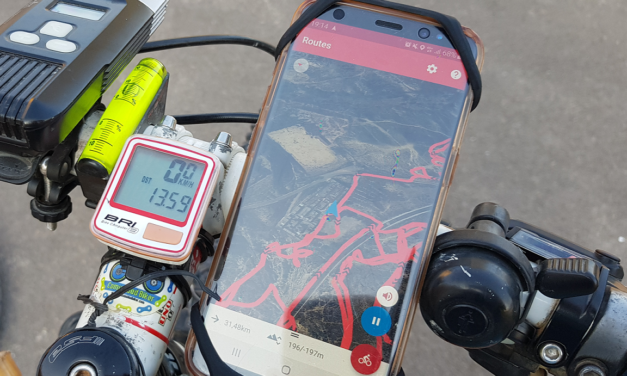 Seguir una ruta en ciclismo de montaña con el móvil y la App gratuita Routes