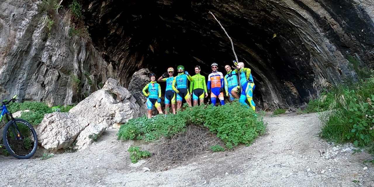 Ruta de ciclismo de montaña del villancico y la felicitación comunitaria por la sierra de la Pila y la cueva de Jaime el Barbudo