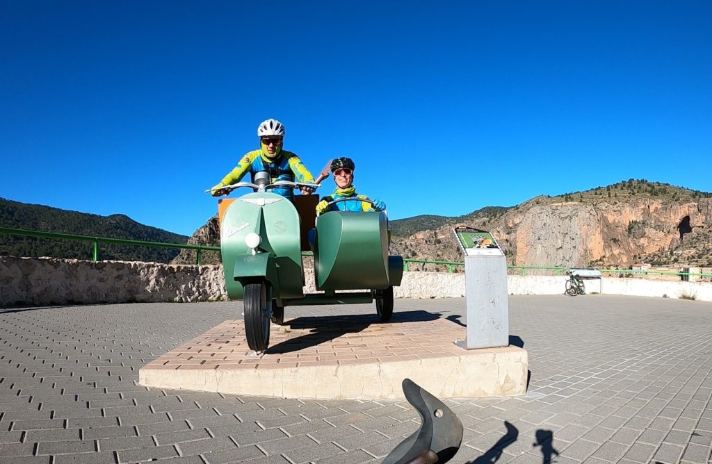 Vespa de Amanece que no es poco en Ayna Albacete por Comunidad Biker MTB