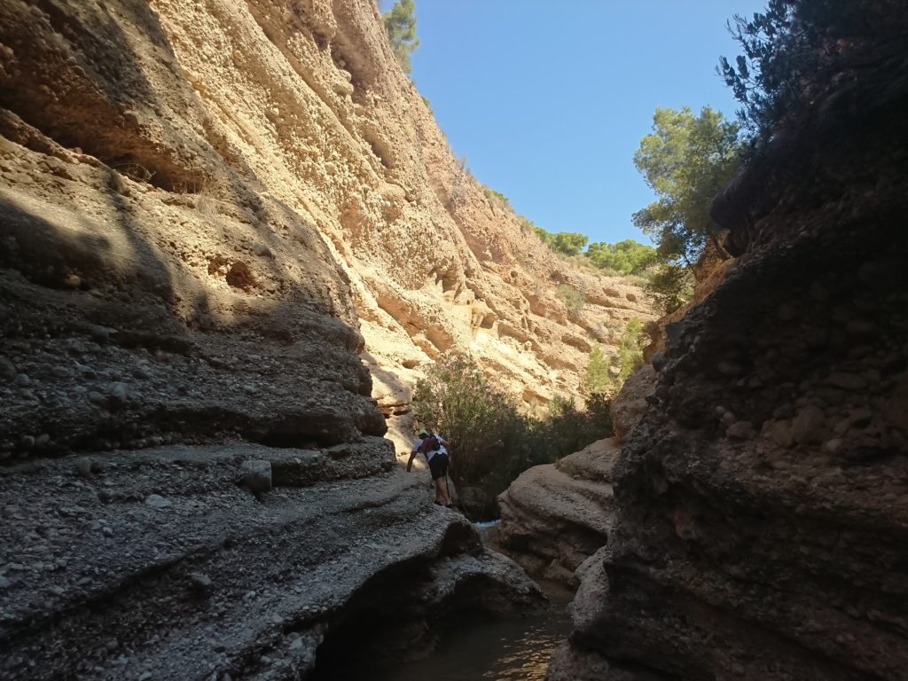 Crónica de la ruta de senderismo por río Chícamo en Abanilla saliendo del Partidor