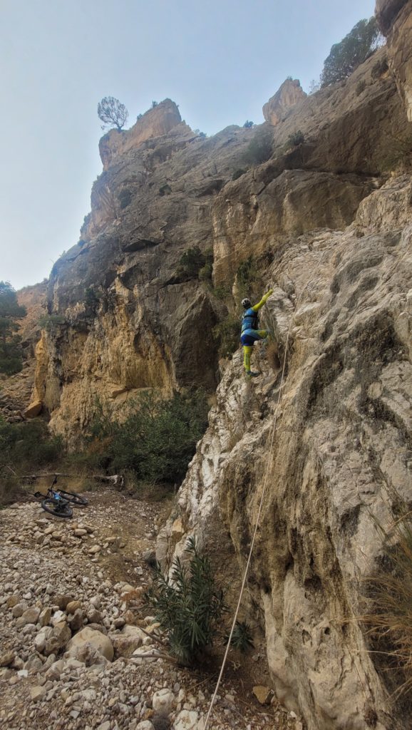 Crónica de la ruta de exploración haciendo trekking y ciclismo de montaña por el Rellano y el Barranco del Mulo